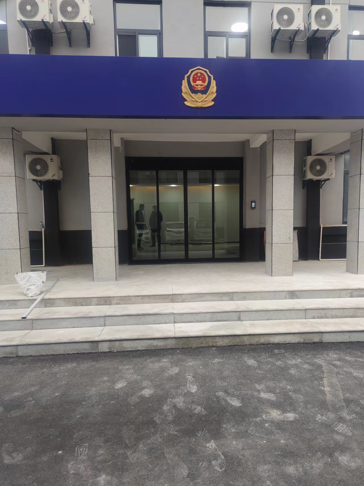 謂南華州區公安局，自動門智慧空間